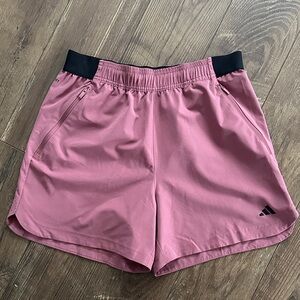 NWT Men Adidas Size Medium 5”